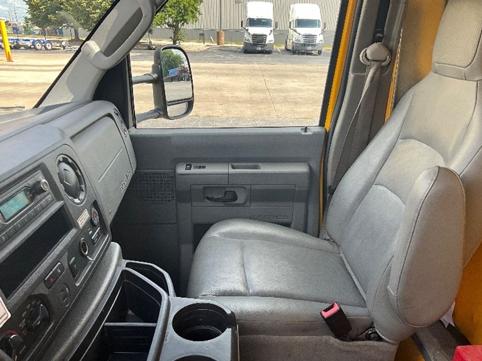 Light Duty Box Truck-Light and Medium Duty Trucks-Ford-2022-E350-Springfield-MO-126,496\n\t\tmiles-$ 25,500 - Image 18