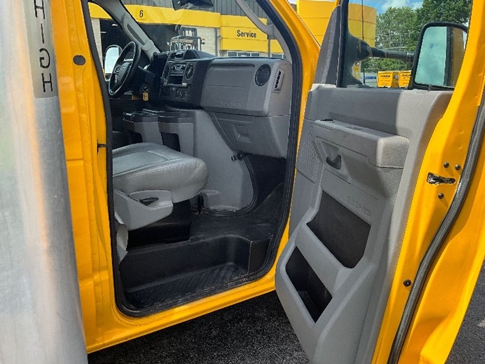 Light Duty Box Truck-Light and Medium Duty Trucks-Ford-2022-E350-Springfield-MO-126,496\n\t\tmiles-$ 25,500 - Image 19