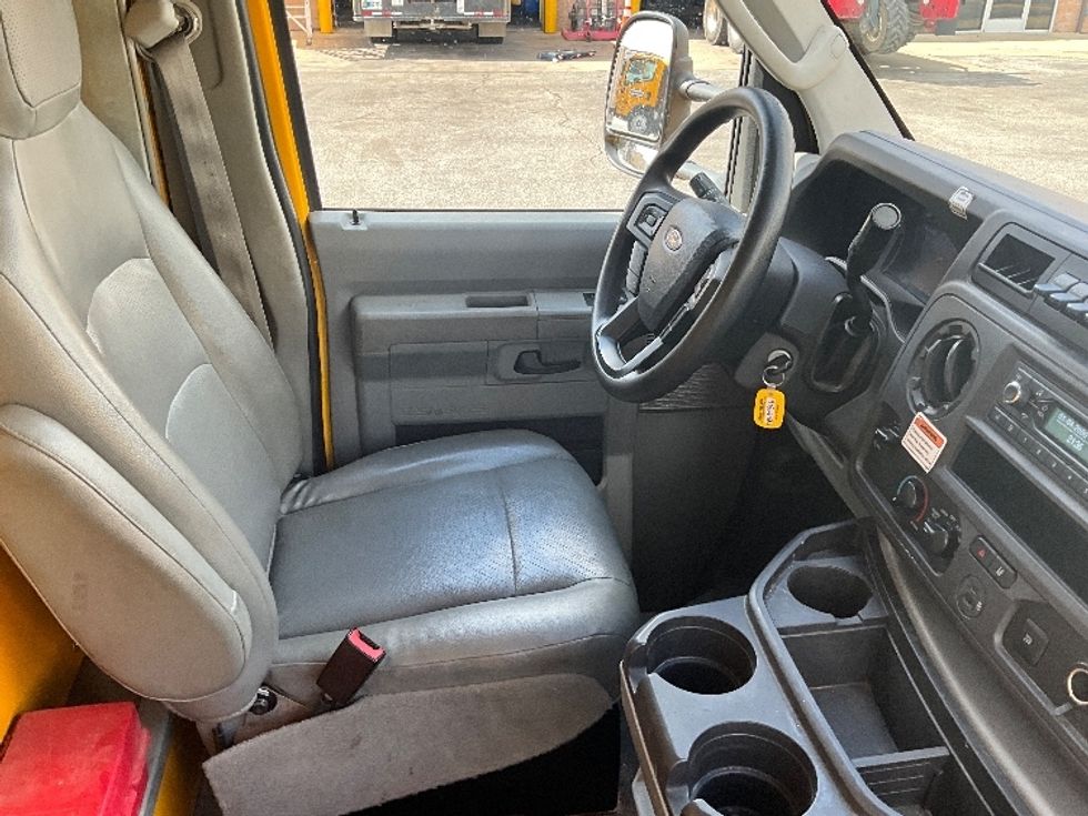 Light Duty Box Truck-Light and Medium Duty Trucks-Ford-2022-E350-Springfield-MO-126,496\n\t\tmiles-$ 25,500 - Image 21