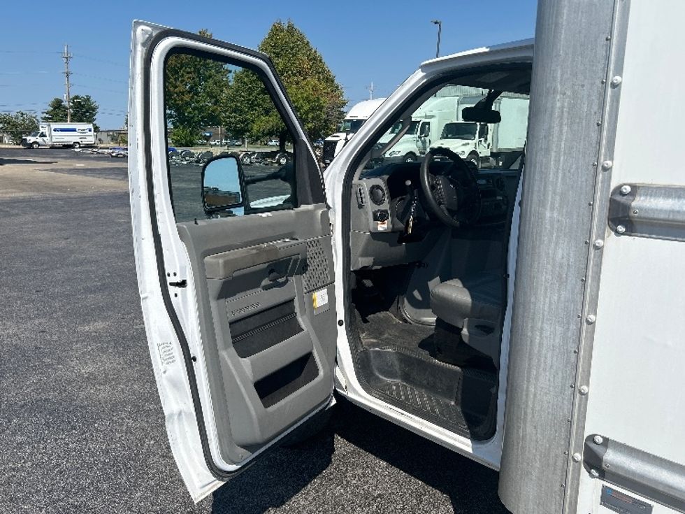 Light Duty Box Truck-Light and Medium Duty Trucks-Ford-2022-E350-Springfield-MO-168,984\n\t\tmiles-$ 20,000 - Image 16