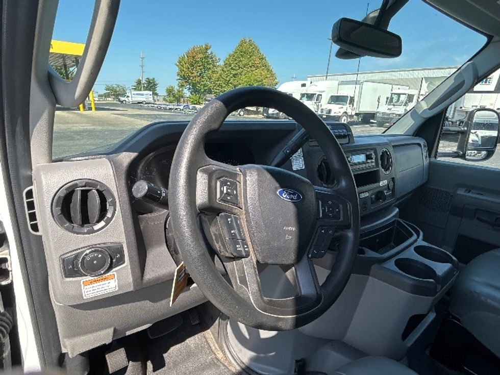 Light Duty Box Truck-Light and Medium Duty Trucks-Ford-2022-E350-Springfield-MO-168,984\n\t\tmiles-$ 20,000 - Image 17