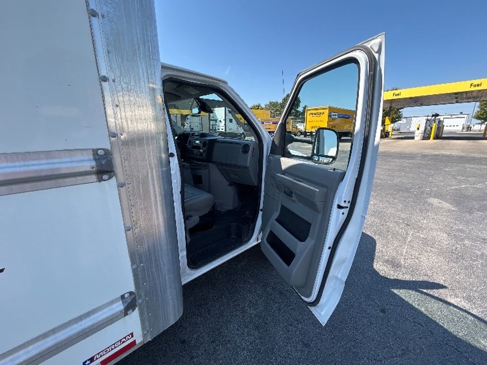 Light Duty Box Truck-Light and Medium Duty Trucks-Ford-2022-E350-Springfield-MO-168,984\n\t\tmiles-$ 20,000 - Image 20