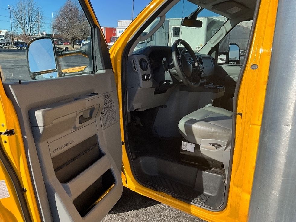 Light Duty Box Truck-Light and Medium Duty Trucks-Ford-2022-E350-Springfield-MO-97,349\n\t\tmiles-$ 11,500 - Image 10