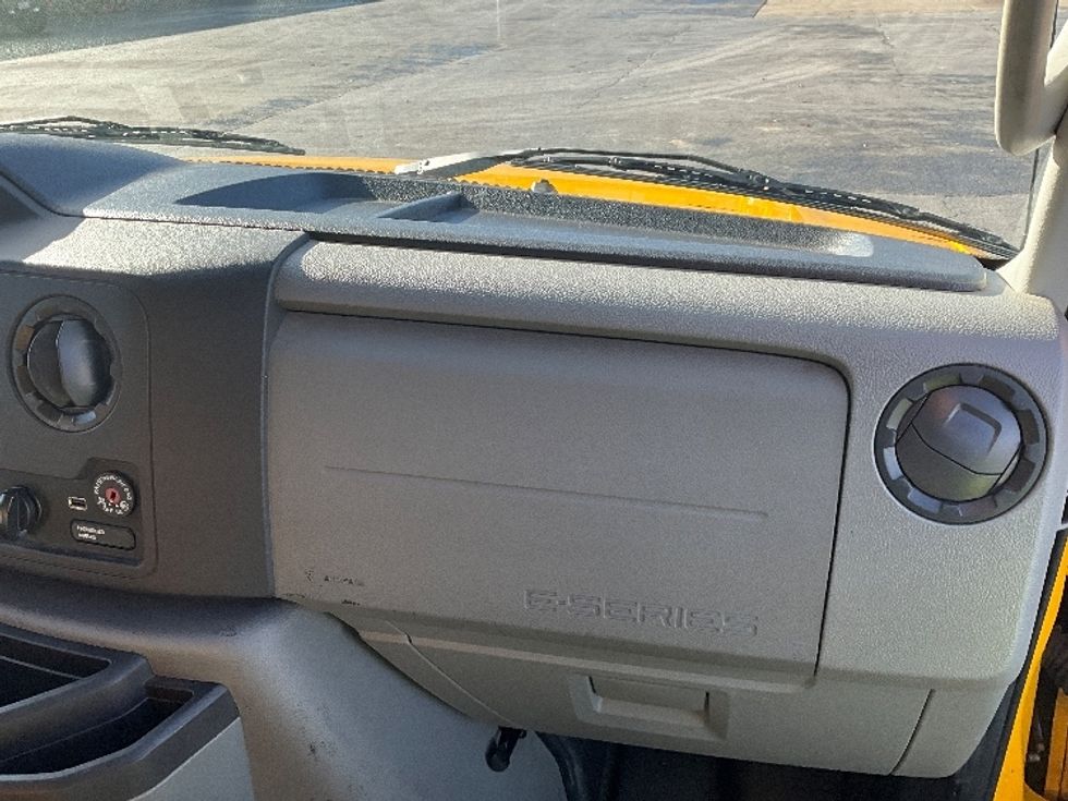 Light Duty Box Truck-Light and Medium Duty Trucks-Ford-2022-E350-Springfield-MO-97,349\n\t\tmiles-$ 27,250 - Image 21