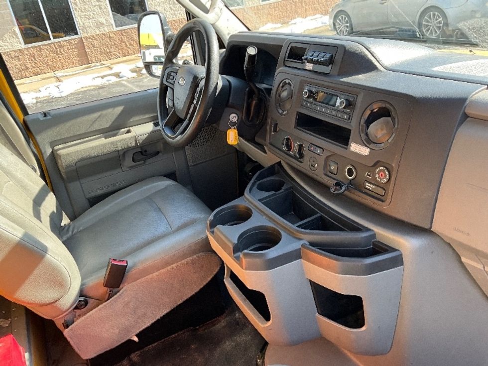 Light Duty Box Truck-Light and Medium Duty Trucks-Ford-2022-E350-Springfield-MO-97,393\n\t\tmiles-$ 28,000 - Image 19