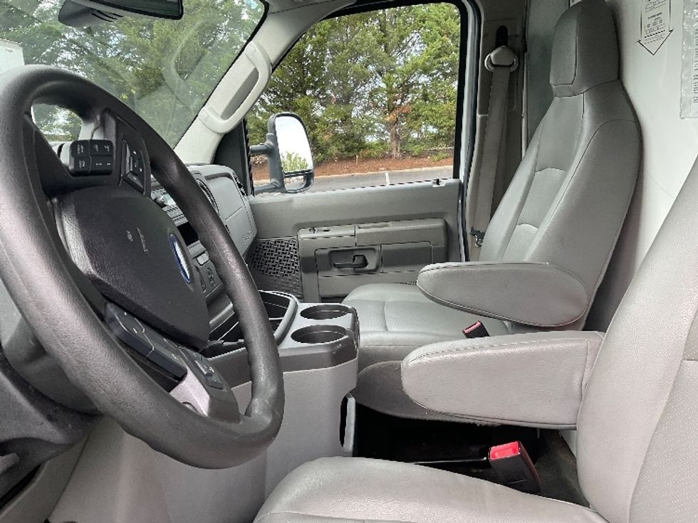 Light Duty Box Truck-Light and Medium Duty Trucks-Ford-2022-E350-Sterling-VA-63,911\n\t\tmiles-$ 39,750 - Image 18