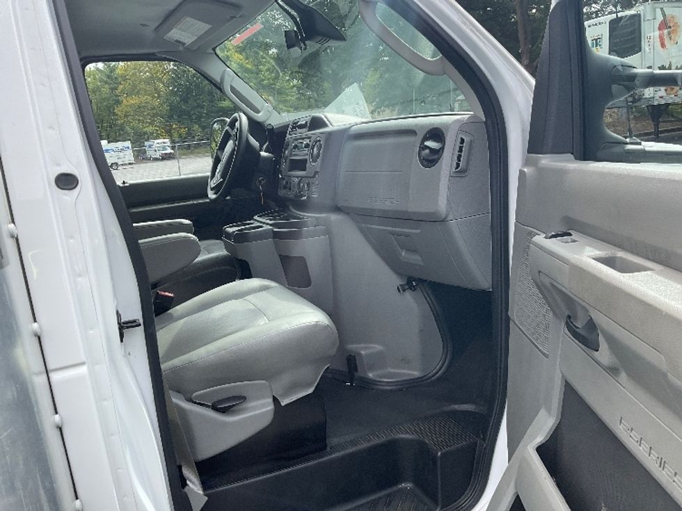 Light Duty Box Truck-Light and Medium Duty Trucks-Ford-2022-E350-Sterling-VA-63,911\n\t\tmiles-$ 39,750 - Image 19