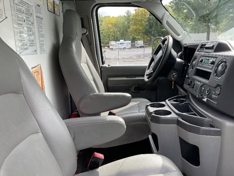 Light Duty Box Truck-Light and Medium Duty Trucks-Ford-2022-E350-Sterling-VA-63,911\n\t\tmiles-$ 39,750 - Image 21