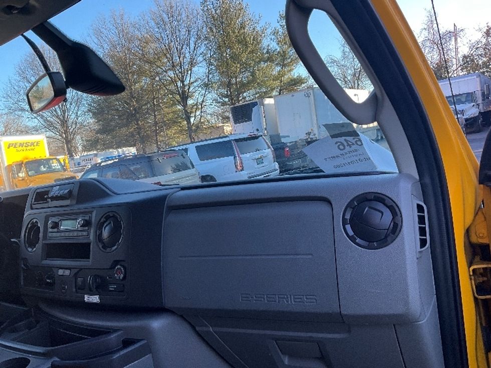 Light Duty Box Truck-Light and Medium Duty Trucks-Ford-2022-E350-Sterling-VA-69,777\n\t\tmiles-$ 31,750 - Image 21