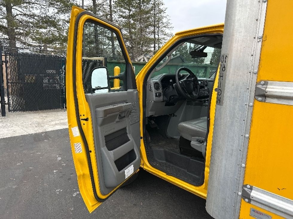 Light Duty Box Truck-Light and Medium Duty Trucks-Ford-2022-E350-Sterling-VA-84,647\n\t\tmiles-$ 30,000 - Image 13