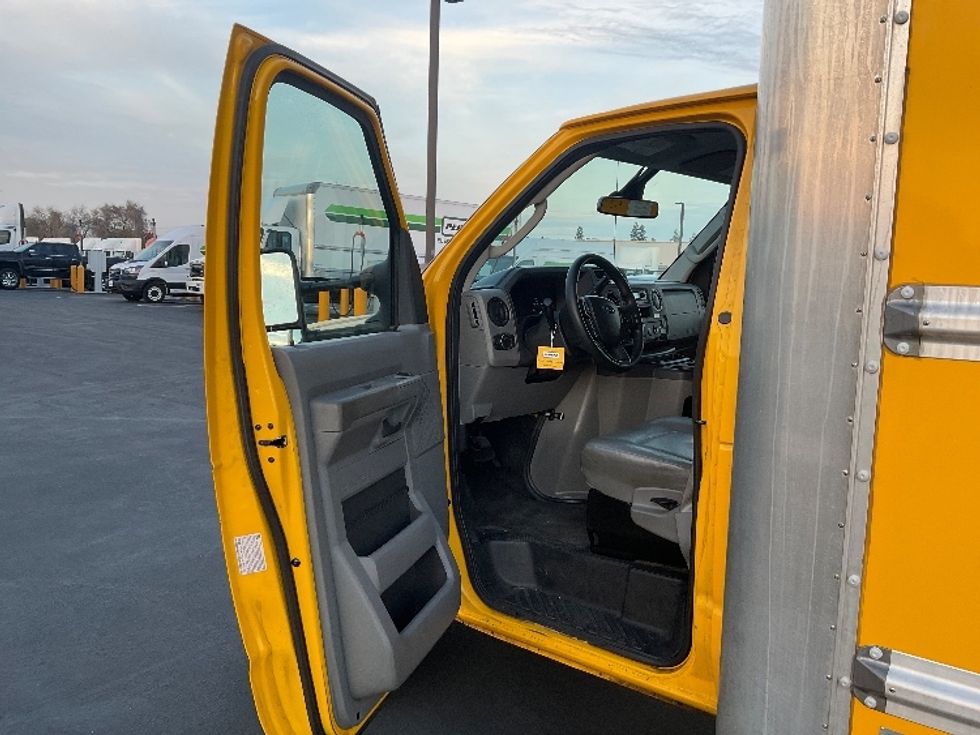 Light Duty Box Truck-Light and Medium Duty Trucks-Ford-2022-E350-Stockton-CA-100,712\n\t\tmiles-$ 28,250 - Image 16