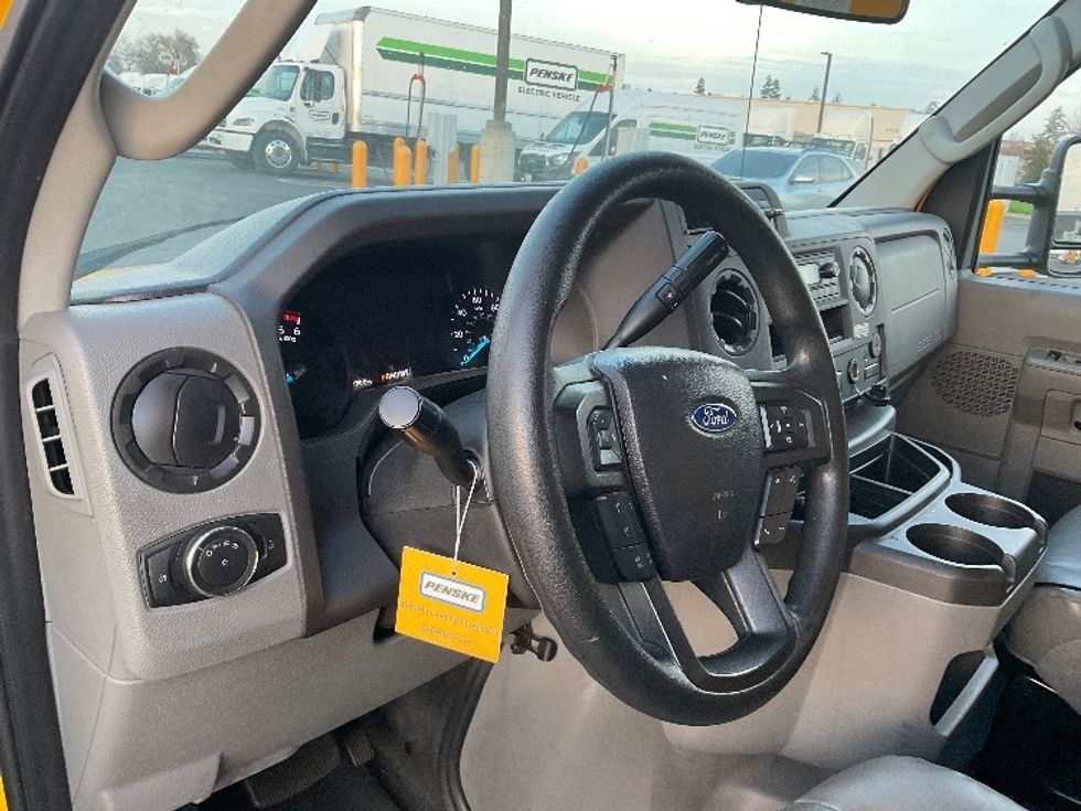 Light Duty Box Truck-Light and Medium Duty Trucks-Ford-2022-E350-Stockton-CA-100,712\n\t\tmiles-$ 28,250 - Image 17