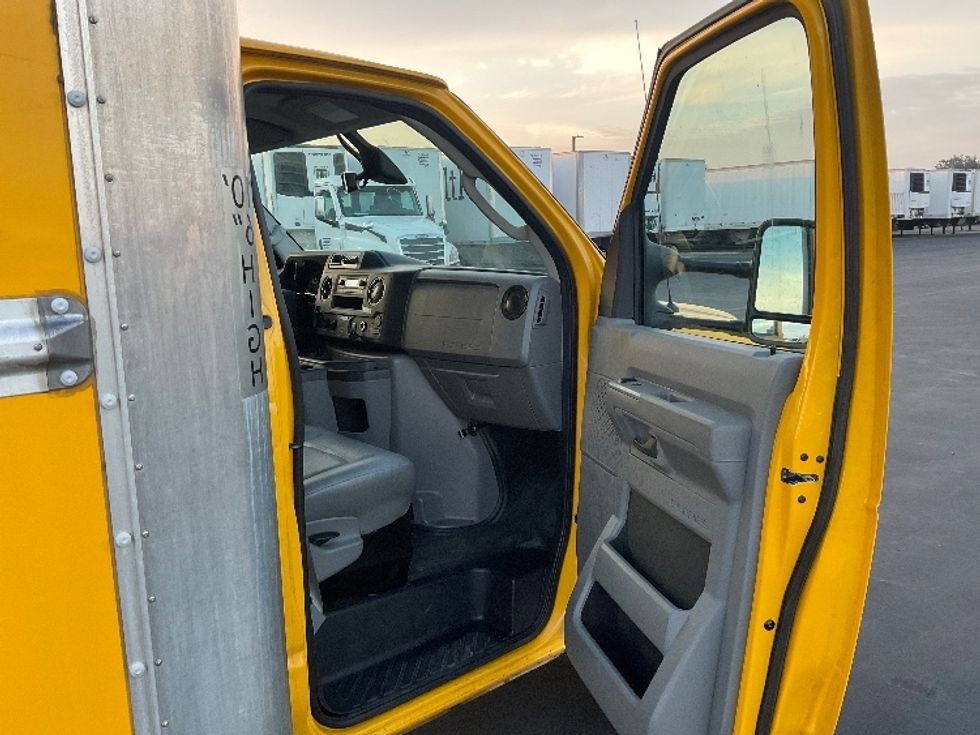 Light Duty Box Truck-Light and Medium Duty Trucks-Ford-2022-E350-Stockton-CA-100,712\n\t\tmiles-$ 28,250 - Image 20