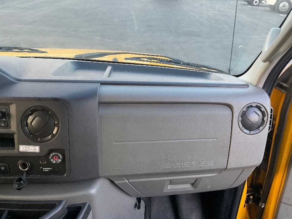 Light Duty Box Truck-Light and Medium Duty Trucks-Ford-2022-E350-Stockton-CA-100,712\n\t\tmiles-$ 28,250 - Image 21