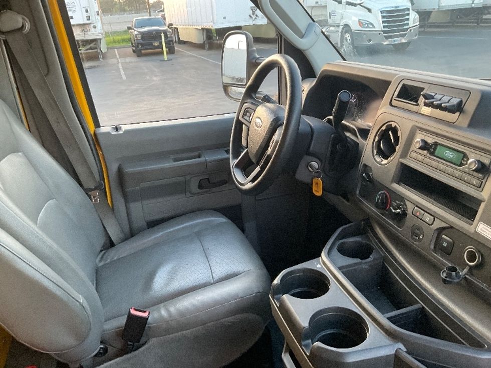 Light Duty Box Truck-Light and Medium Duty Trucks-Ford-2022-E350-Stockton-CA-100,712\n\t\tmiles-$ 28,250 - Image 22
