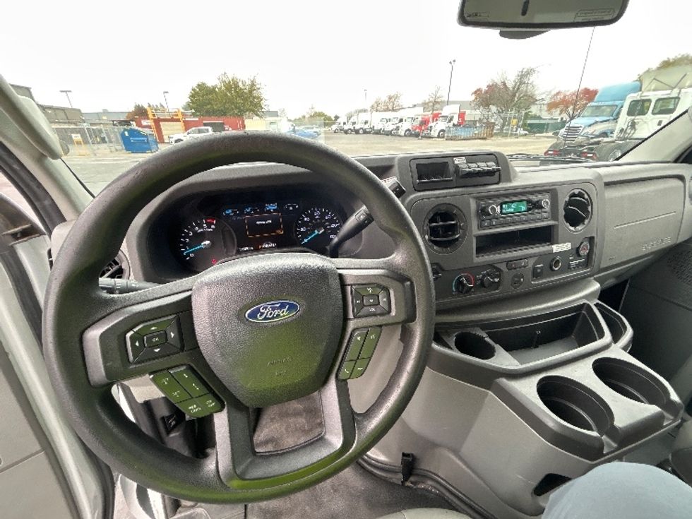 Light Duty Box Truck-Light and Medium Duty Trucks-Ford-2022-E350-Stockton-CA-106,382\n\t\tmiles-$ 31,000 - Image 16