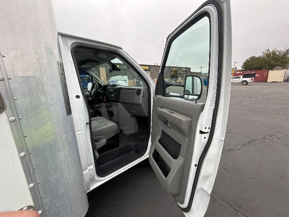 Light Duty Box Truck-Light and Medium Duty Trucks-Ford-2022-E350-Stockton-CA-106,382\n\t\tmiles-$ 31,000 - Image 18