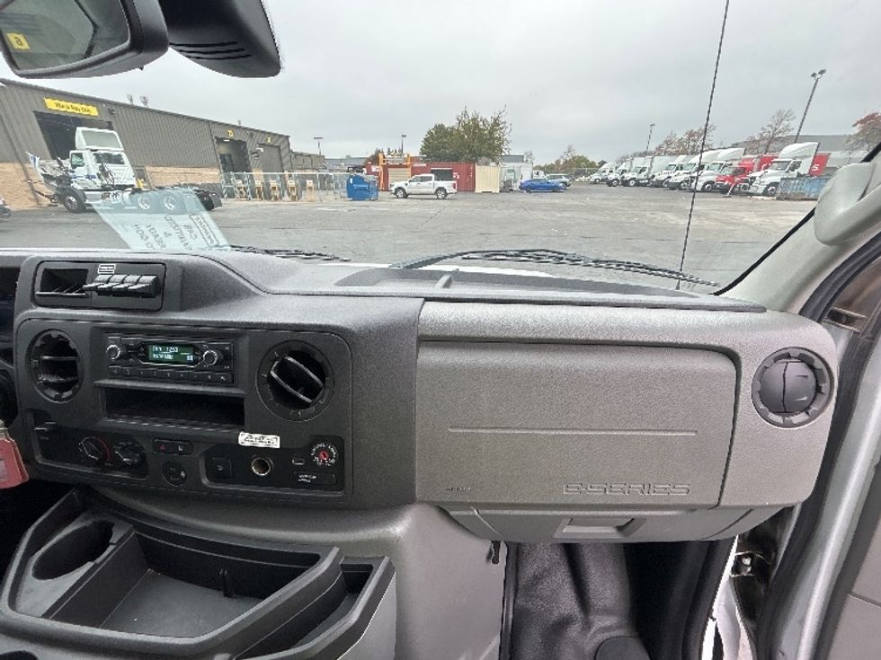 Light Duty Box Truck-Light and Medium Duty Trucks-Ford-2022-E350-Stockton-CA-106,382\n\t\tmiles-$ 31,000 - Image 19