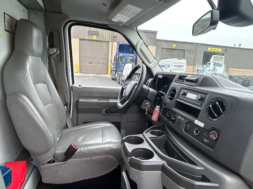 Light Duty Box Truck-Light and Medium Duty Trucks-Ford-2022-E350-Stockton-CA-106,382\n\t\tmiles-$ 31,000 - Image 20