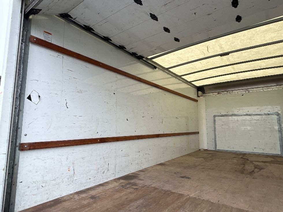 Light Duty Box Truck-Light and Medium Duty Trucks-Ford-2022-E350-Stockton-CA-106,382\n\t\tmiles-$ 31,000 - Image 9