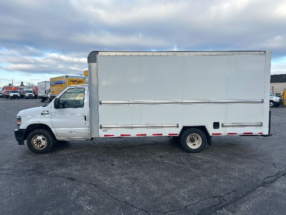 Light Duty Box Truck-Light and Medium Duty Trucks-Ford-2022-E350-Sturtevant-WI-65,947\n\t\tmiles-$ 35,250 - Image 4