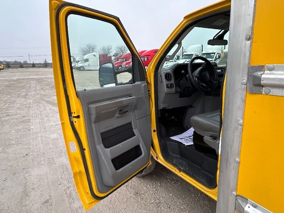 Light Duty Box Truck-Light and Medium Duty Trucks-Ford-2022-E350-Sturtevant-WI-87,411\n\t\tmiles-$ 29,750 - Image 15