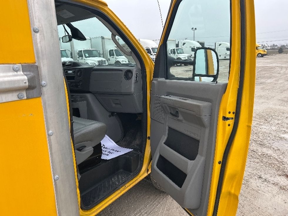 Light Duty Box Truck-Light and Medium Duty Trucks-Ford-2022-E350-Sturtevant-WI-87,411\n\t\tmiles-$ 29,750 - Image 19