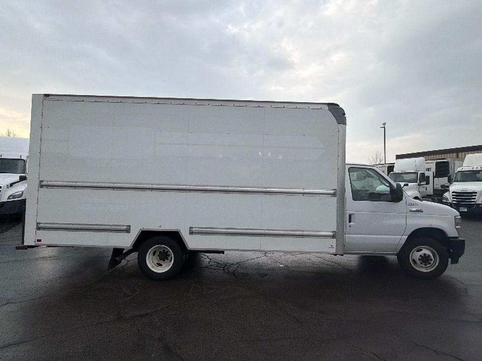 Light Duty Box Truck-Light and Medium Duty Trucks-Ford-2022-E350-Sturtevant-WI-93,047\n\t\tmiles-$ 32,250 - Image 4