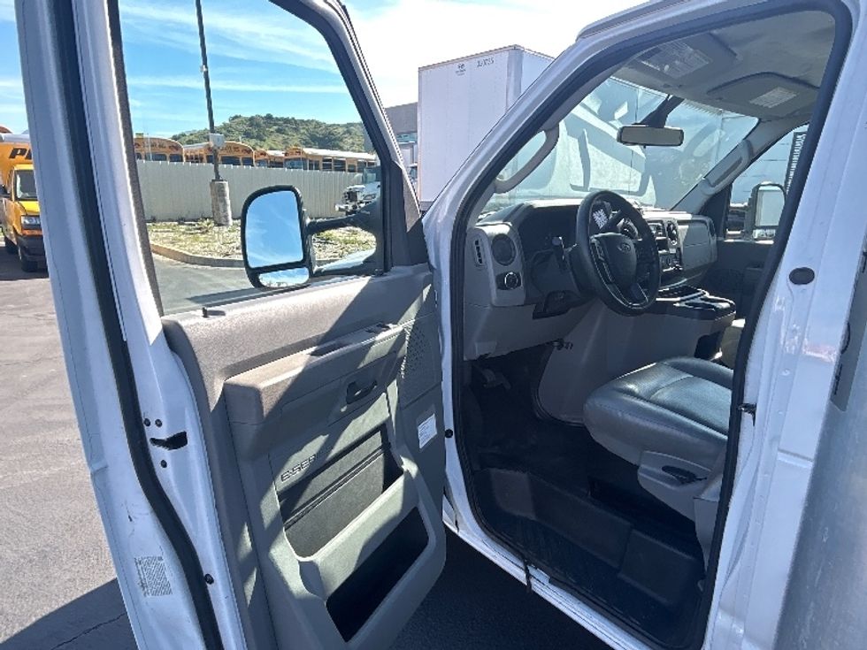 Light Duty Box Truck-Light and Medium Duty Trucks-Ford-2022-E350-Sun Valley-CA-134,559\n\t\tmiles-$ 26,250 - Image 16