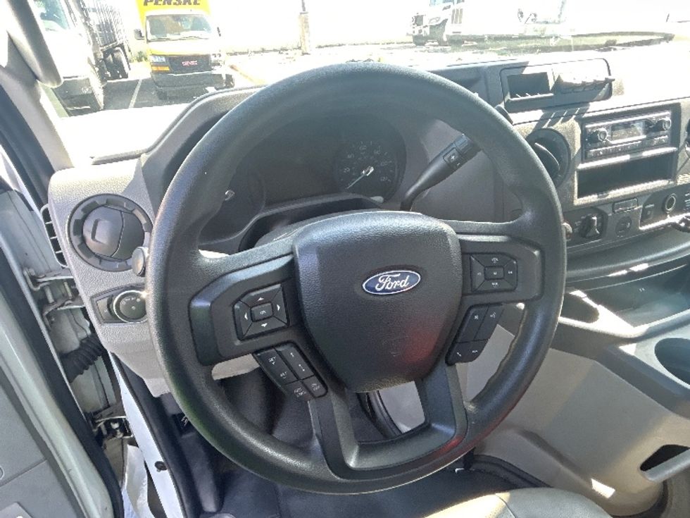 Light Duty Box Truck-Light and Medium Duty Trucks-Ford-2022-E350-Sun Valley-CA-134,559\n\t\tmiles-$ 26,250 - Image 17