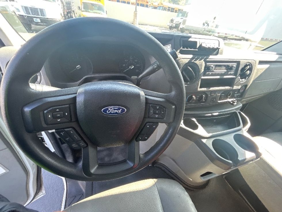 Light Duty Box Truck-Light and Medium Duty Trucks-Ford-2022-E350-Sun Valley-CA-134,559\n\t\tmiles-$ 26,250 - Image 18