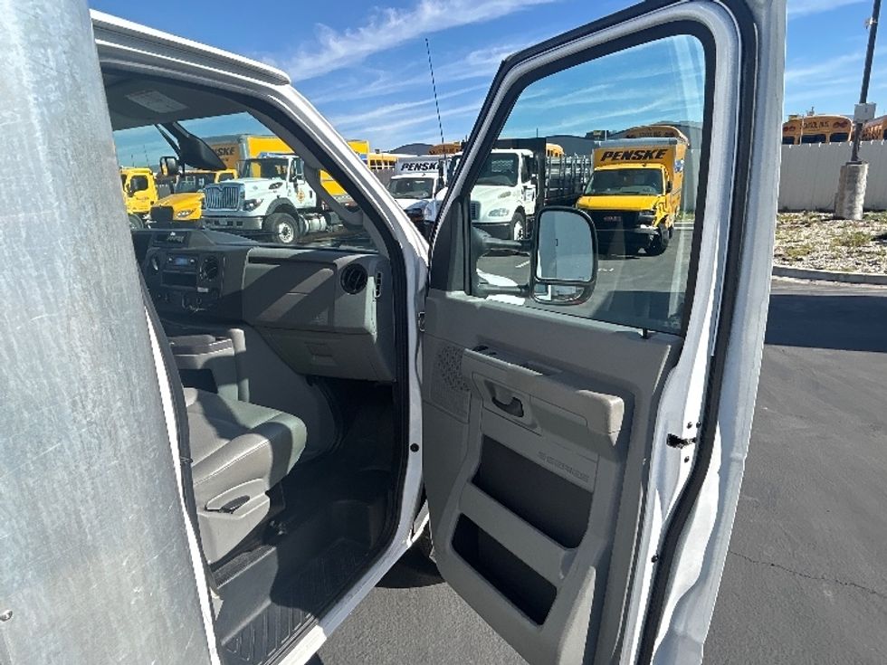 Light Duty Box Truck-Light and Medium Duty Trucks-Ford-2022-E350-Sun Valley-CA-134,559\n\t\tmiles-$ 26,250 - Image 20