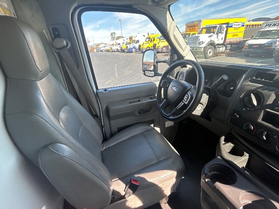 Light Duty Box Truck-Light and Medium Duty Trucks-Ford-2022-E350-Sun Valley-CA-134,559\n\t\tmiles-$ 26,250 - Image 22