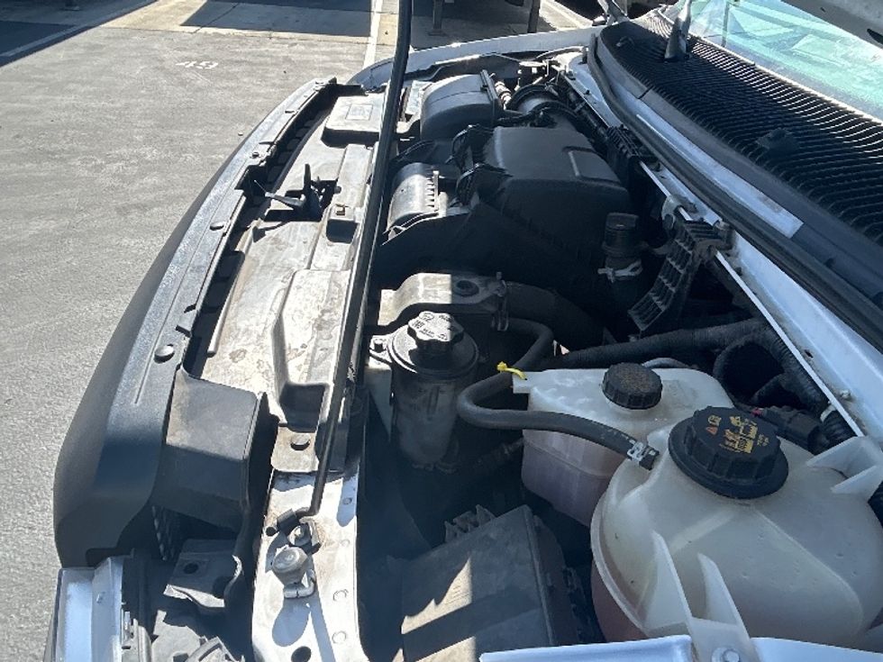 Light Duty Box Truck-Light and Medium Duty Trucks-Ford-2022-E350-Sun Valley-CA-134,559\n\t\tmiles-$ 26,250 - Image 24