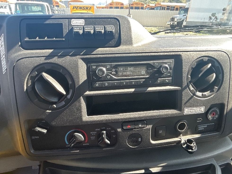 Light Duty Box Truck-Light and Medium Duty Trucks-Ford-2022-E350-Sun Valley-CA-134,559\n\t\tmiles-$ 26,250 - Image 25