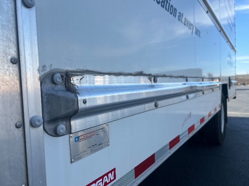 Light Duty Box Truck-Light and Medium Duty Trucks-Ford-2022-E350-Sun Valley-CA-134,559\n\t\tmiles-$ 26,250 - Image 27