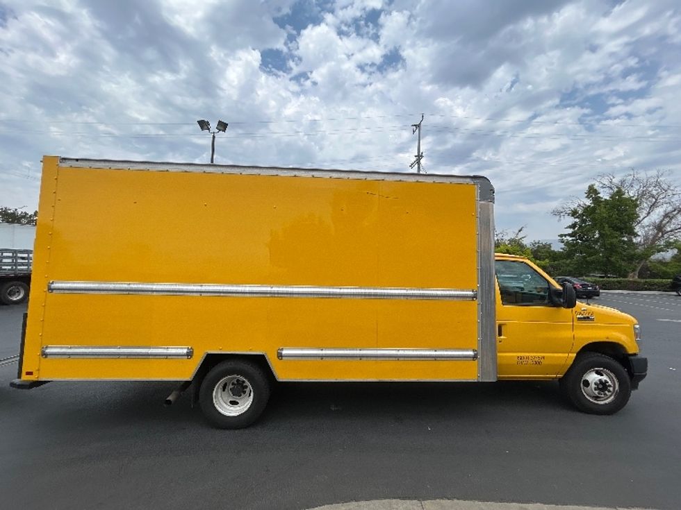 Light Duty Box Truck-Light and Medium Duty Trucks-Ford-2022-E350-Sun Valley-CA-75,704\n\t\tmiles-$ 31,500 - Image 15