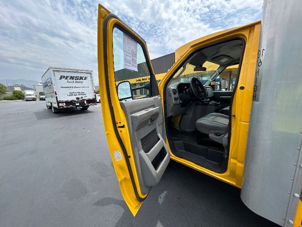 Light Duty Box Truck-Light and Medium Duty Trucks-Ford-2022-E350-Sun Valley-CA-75,704\n\t\tmiles-$ 31,500 - Image 16