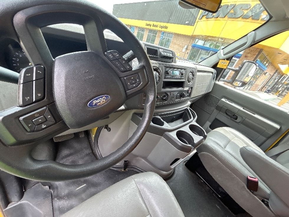 Light Duty Box Truck-Light and Medium Duty Trucks-Ford-2022-E350-Sun Valley-CA-75,704\n\t\tmiles-$ 31,500 - Image 17