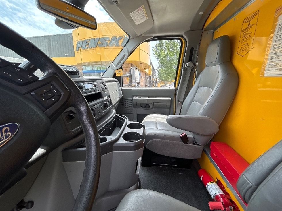 Light Duty Box Truck-Light and Medium Duty Trucks-Ford-2022-E350-Sun Valley-CA-75,704\n\t\tmiles-$ 31,500 - Image 19