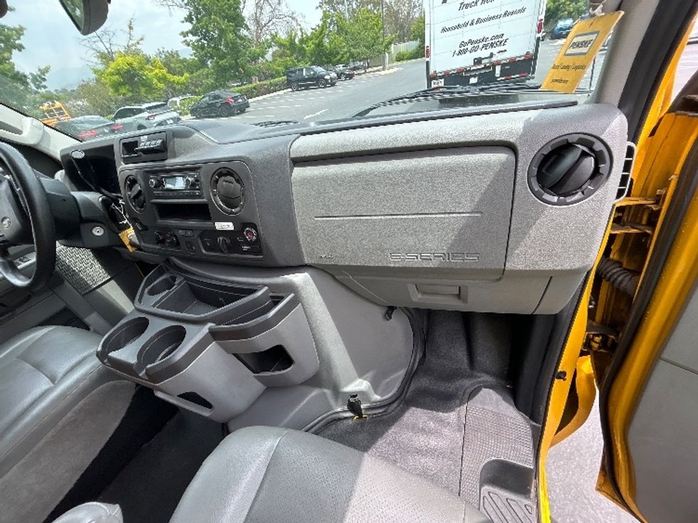 Light Duty Box Truck-Light and Medium Duty Trucks-Ford-2022-E350-Sun Valley-CA-75,704\n\t\tmiles-$ 31,500 - Image 21