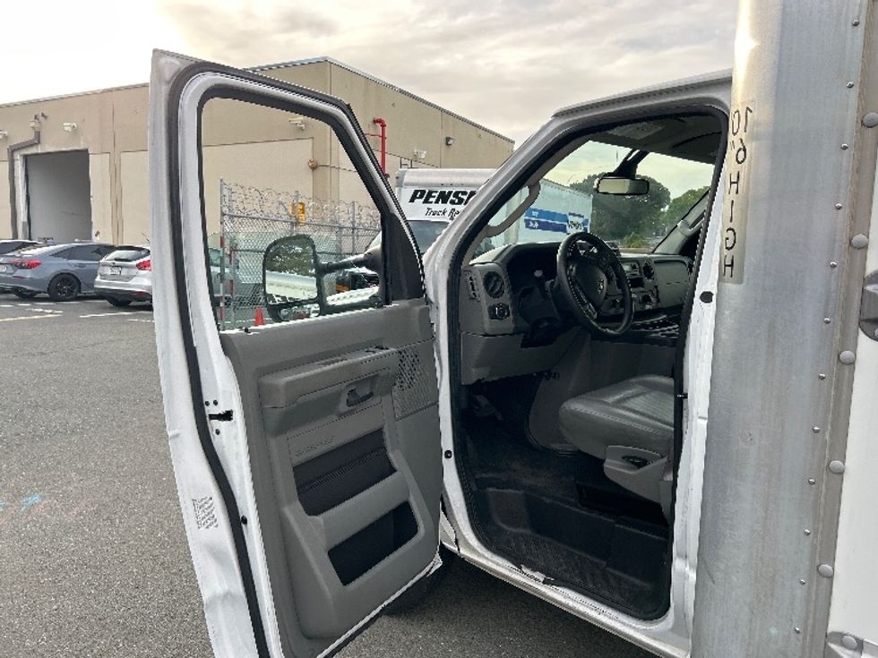 Light Duty Box Truck-Light and Medium Duty Trucks-Ford-2022-E350-Sun Valley-CA-80,295\n\t\tmiles-$ 34,500 - Image 16