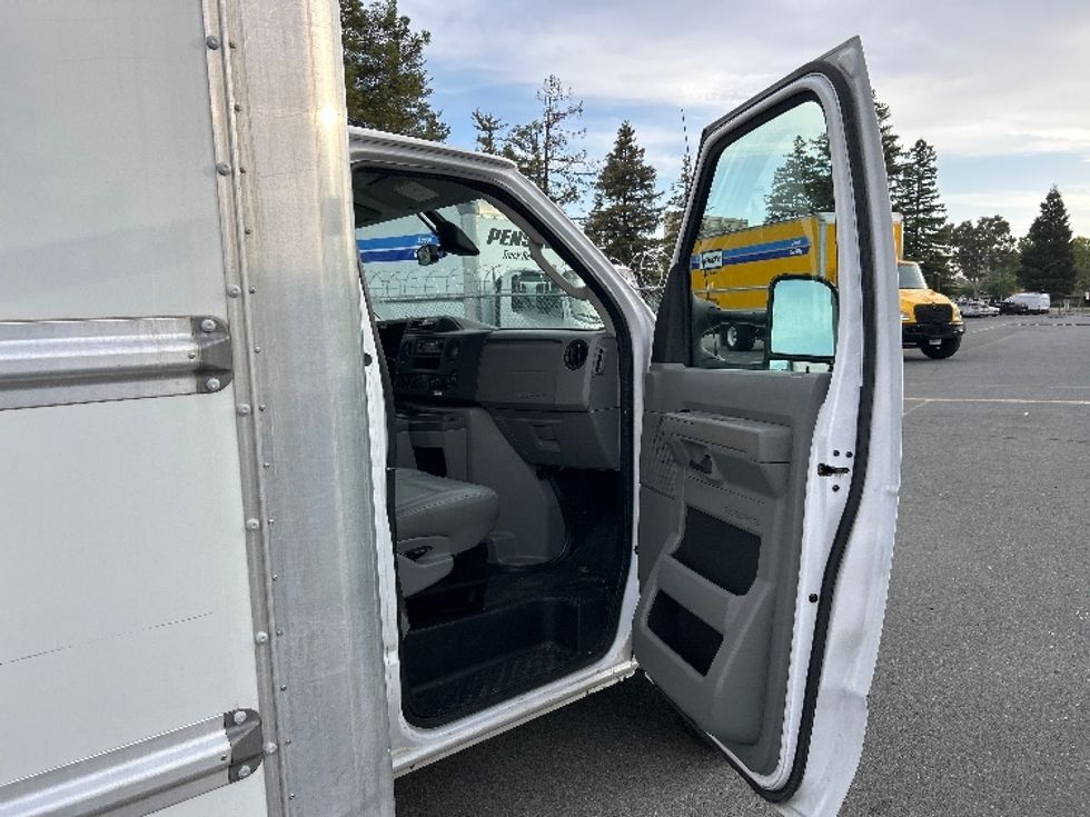 Light Duty Box Truck-Light and Medium Duty Trucks-Ford-2022-E350-Sun Valley-CA-80,295\n\t\tmiles-$ 34,500 - Image 20
