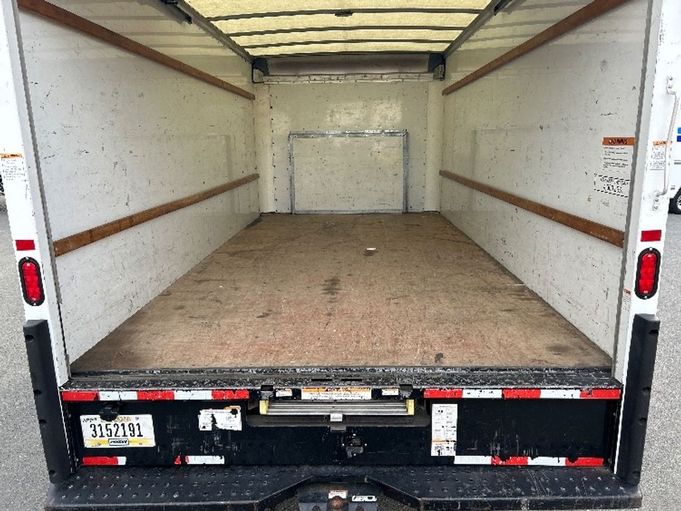 Light Duty Box Truck-Light and Medium Duty Trucks-Ford-2022-E350-Sun Valley-CA-80,295\n\t\tmiles-$ 34,500 - Image 9