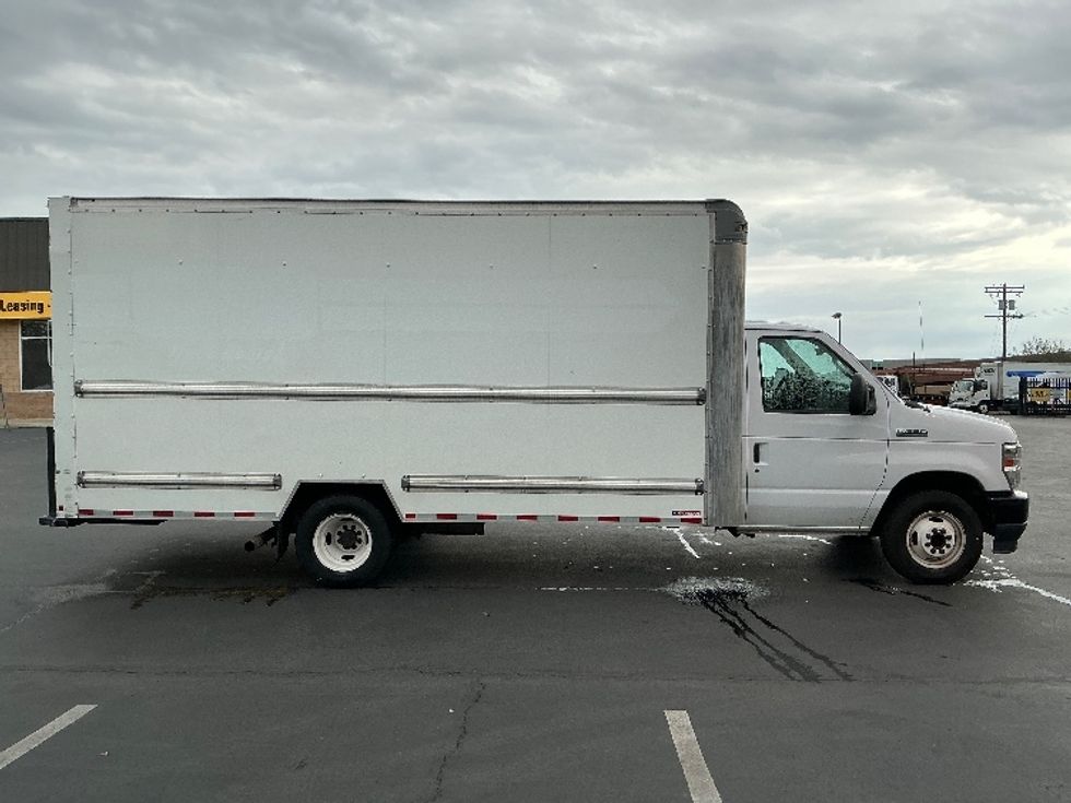 Light Duty Box Truck-Light and Medium Duty Trucks-Ford-2022-E350-Sun Valley-CA-88,444\n\t\tmiles-$ 33,750 - Image 15