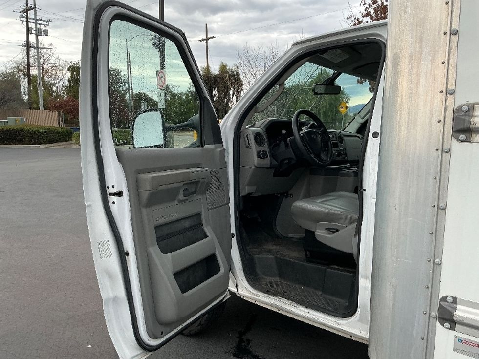 Light Duty Box Truck-Light and Medium Duty Trucks-Ford-2022-E350-Sun Valley-CA-88,444\n\t\tmiles-$ 33,750 - Image 16
