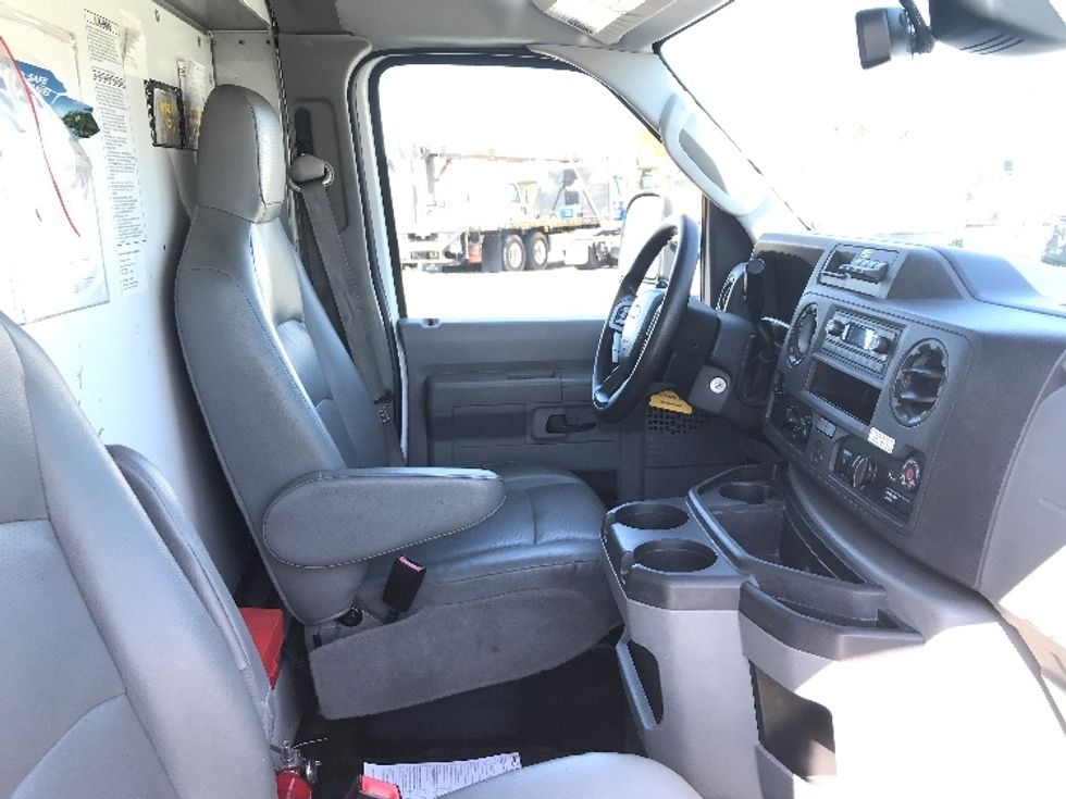 Light Duty Box Truck-Light and Medium Duty Trucks-Ford-2022-E350-Sun Valley-CA-88,444\n\t\tmiles-$ 33,750 - Image 22