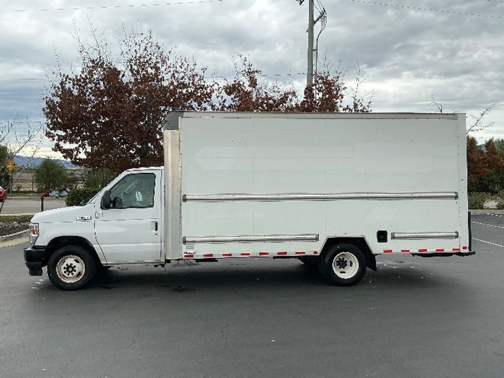 Light Duty Box Truck-Light and Medium Duty Trucks-Ford-2022-E350-Sun Valley-CA-88,444\n\t\tmiles-$ 33,750 - Image 4