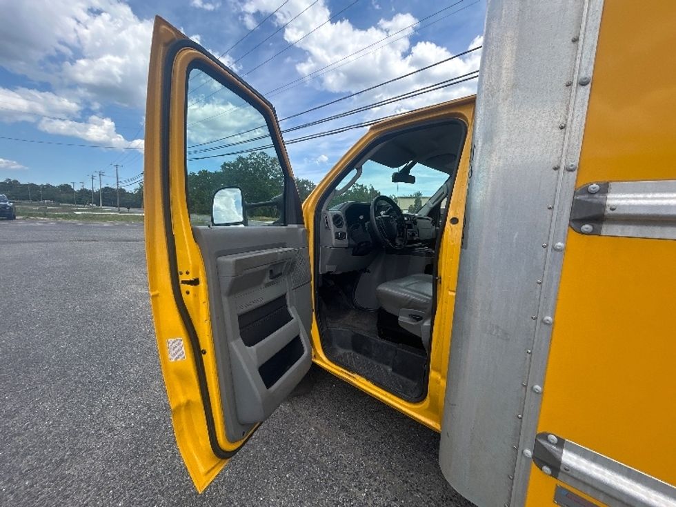 Light Duty Box Truck-Light and Medium Duty Trucks-Ford-2022-E350-Swedesboro-NJ-116,706\n\t\tmiles-$ 24,500 - Image 15