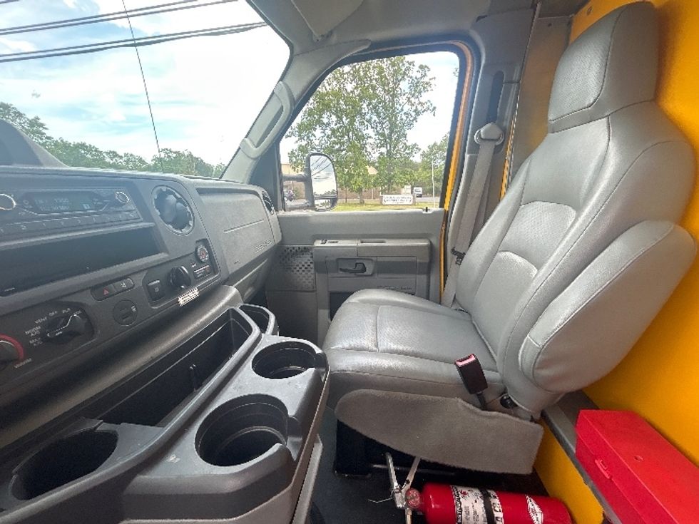 Light Duty Box Truck-Light and Medium Duty Trucks-Ford-2022-E350-Swedesboro-NJ-116,706\n\t\tmiles-$ 24,500 - Image 18